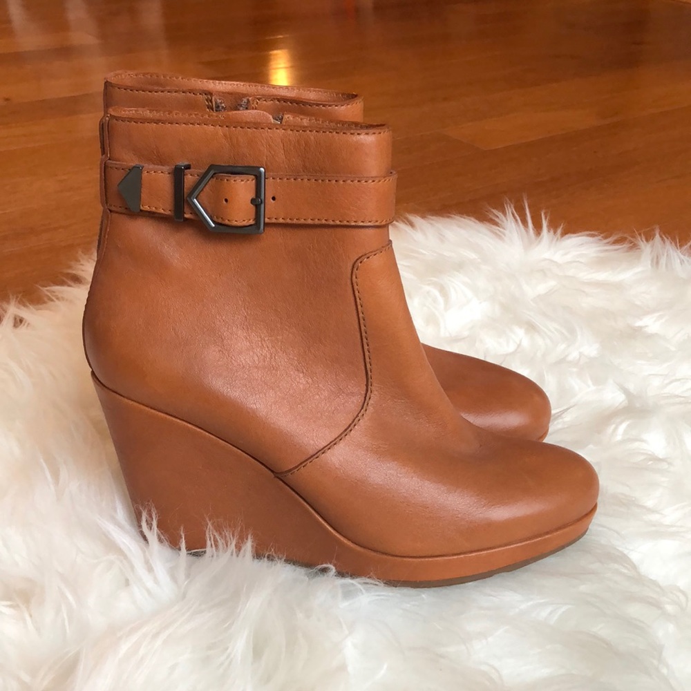 Wedge boot